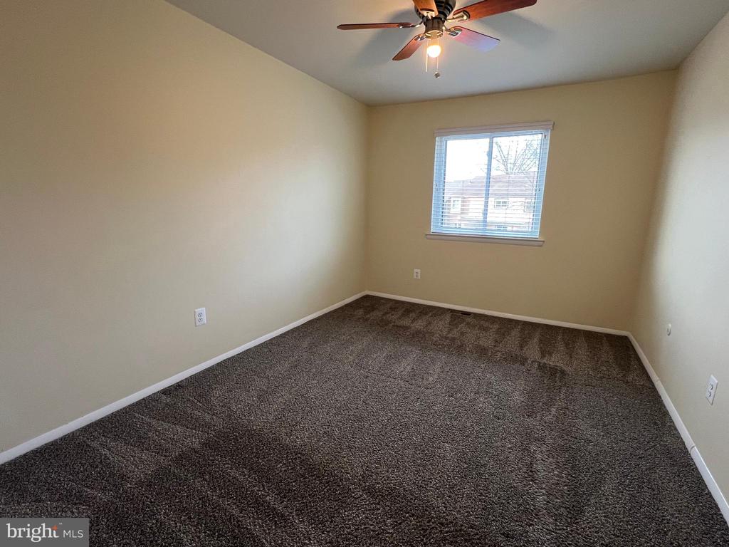 141 LARCHWOOD CT