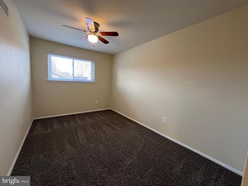 141 LARCHWOOD CT