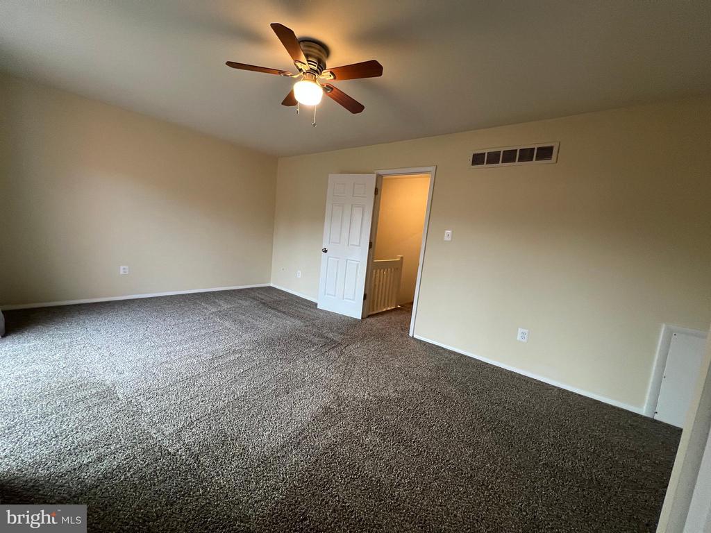 141 LARCHWOOD CT
