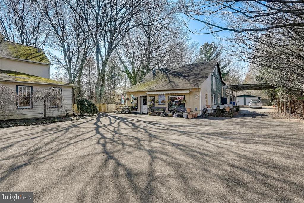 1525 Limekiln Pike