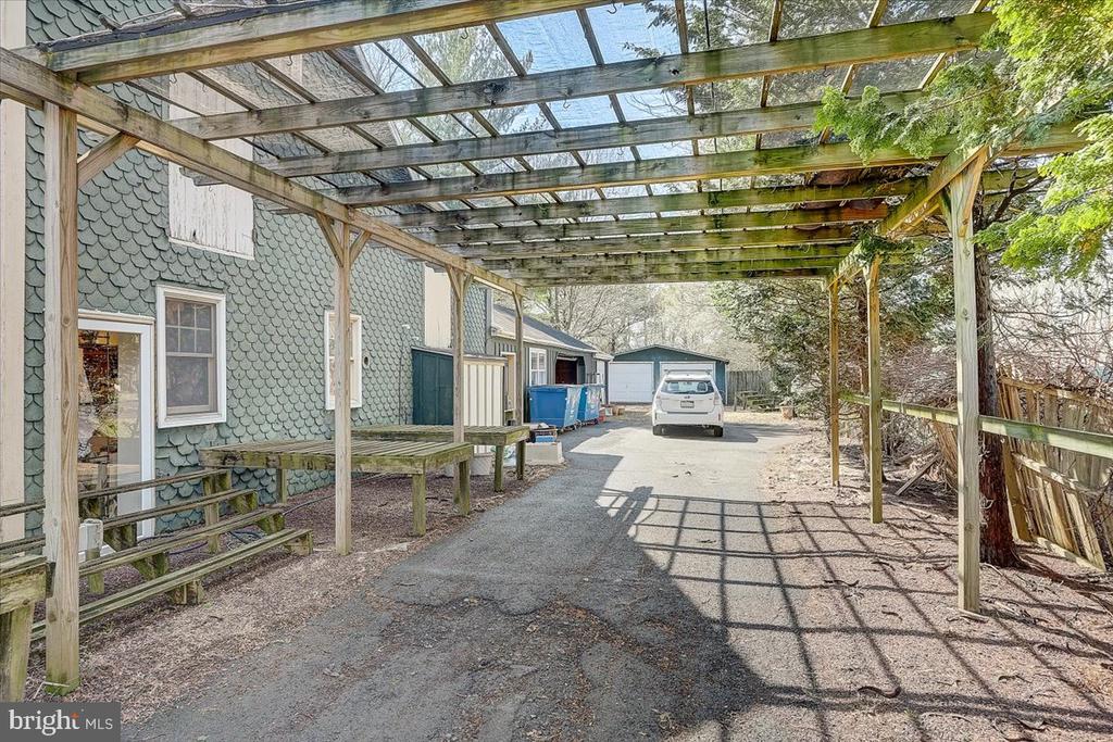 1525 Limekiln Pike