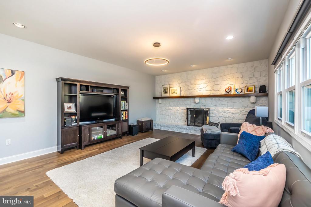 1537 Foxbury Rd