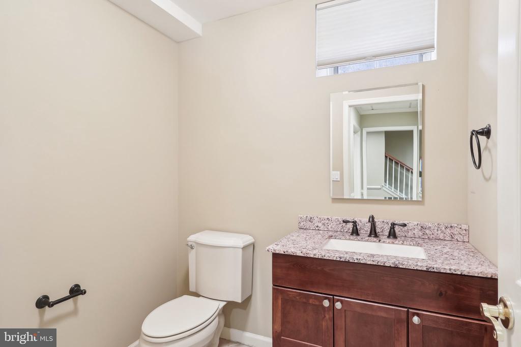 633 Harpers Ln