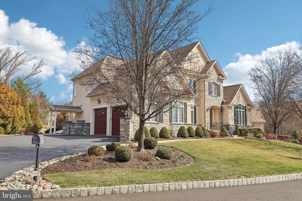 633 Harpers Ln