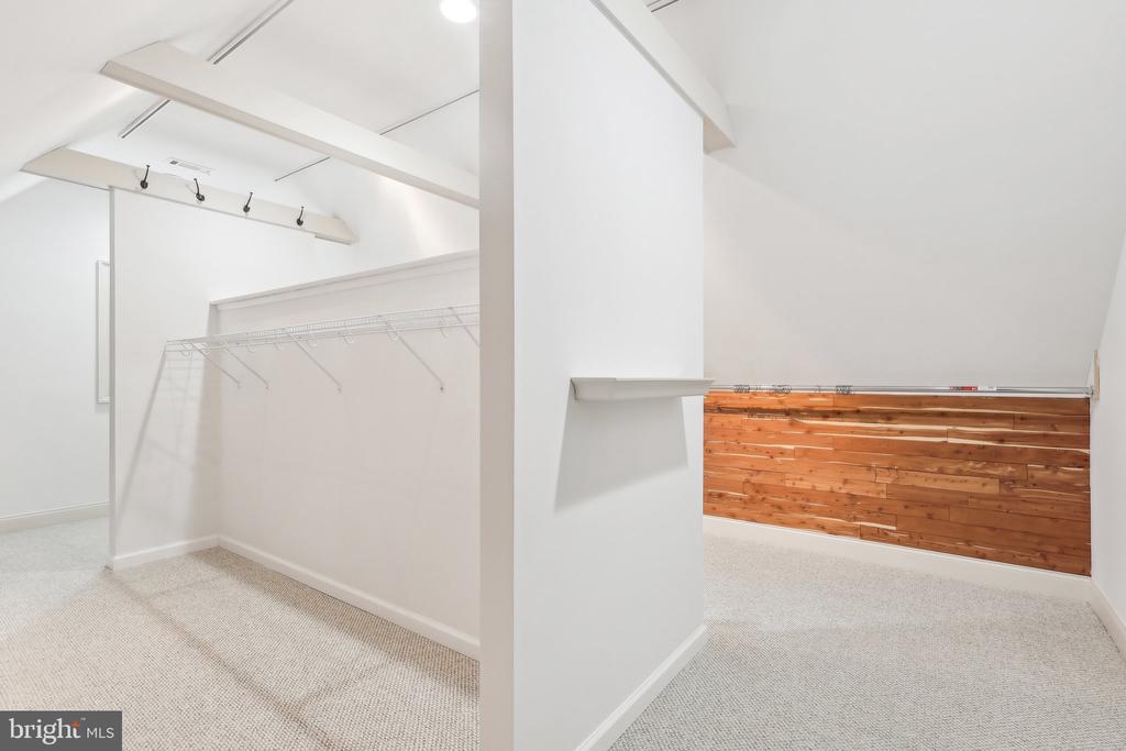 633 Harpers Ln