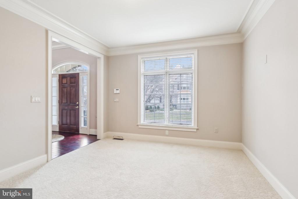633 Harpers Ln