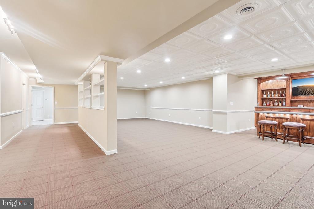 633 Harpers Ln