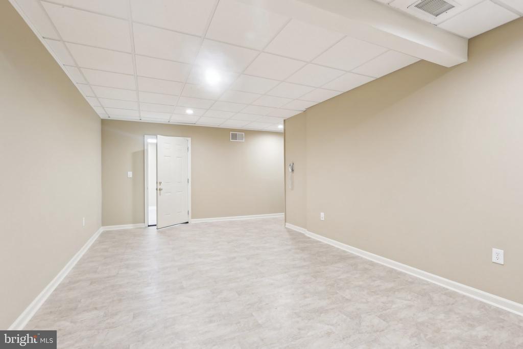 633 Harpers Ln