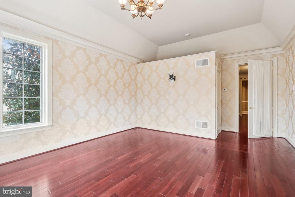 633 Harpers Ln