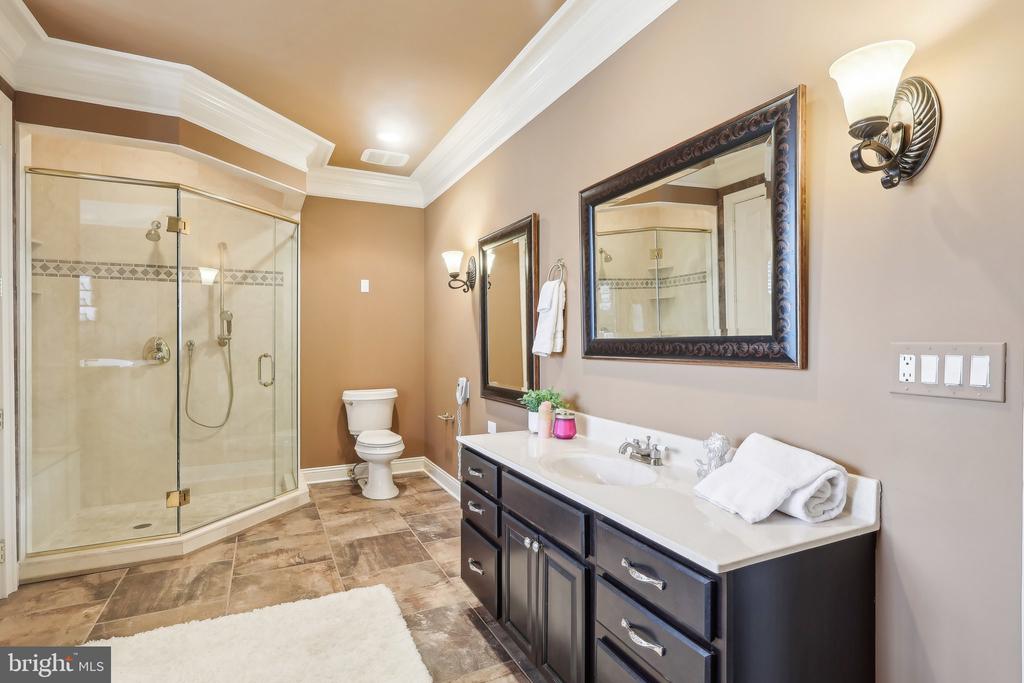 633 Harpers Ln