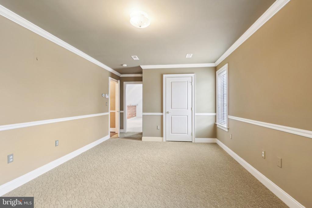 633 Harpers Ln