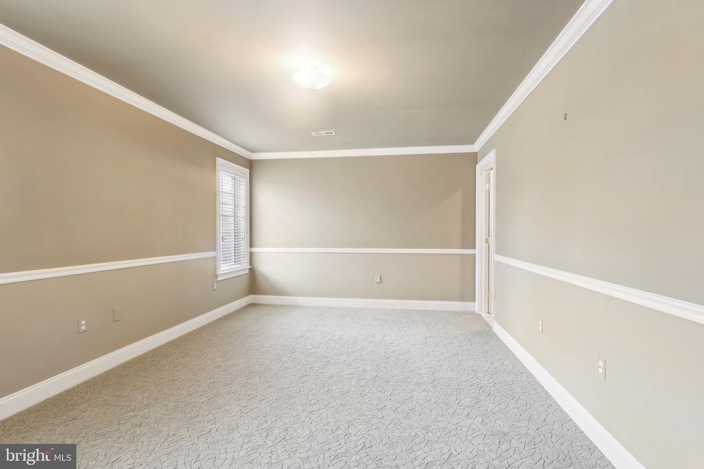 633 Harpers Ln
