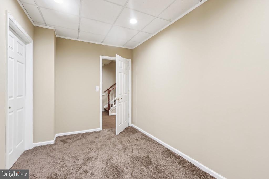 633 Harpers Ln