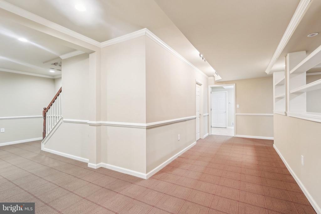 633 Harpers Ln