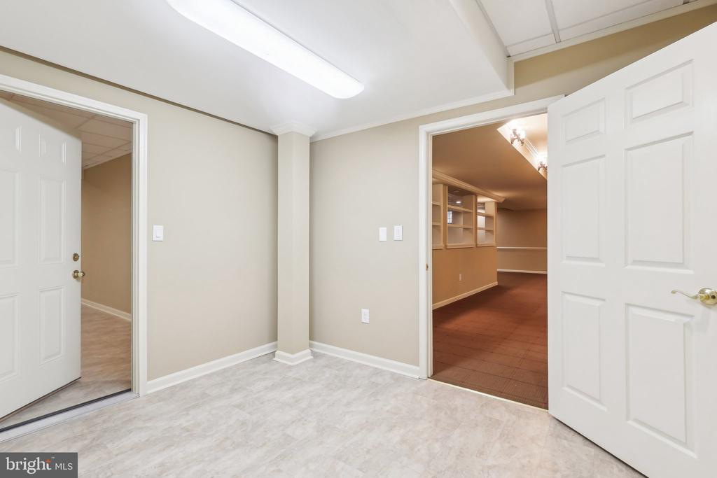 633 Harpers Ln