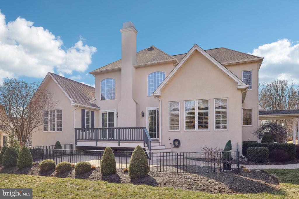 633 Harpers Ln