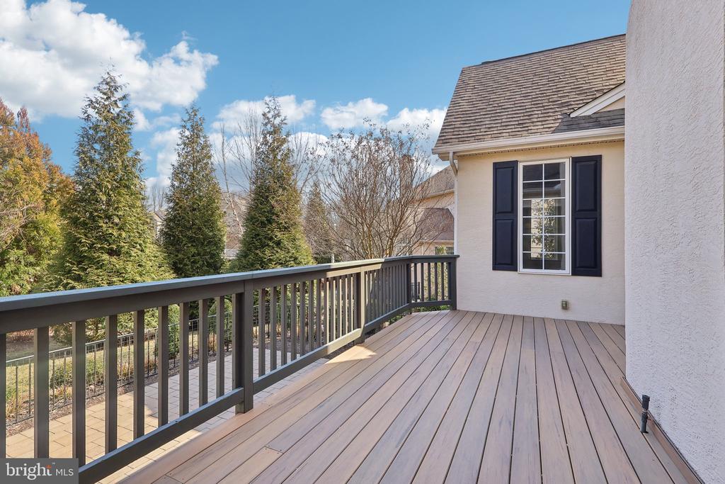 633 Harpers Ln