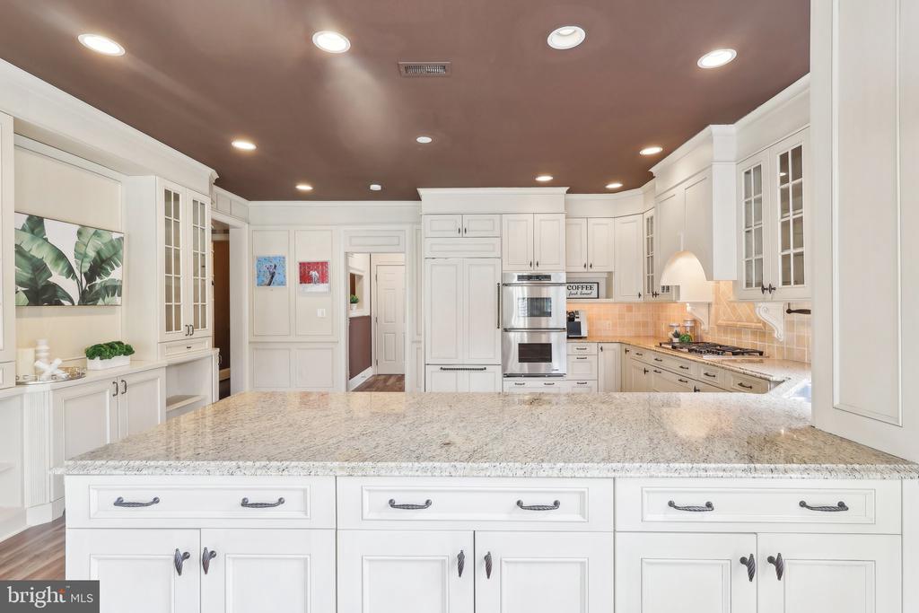 633 Harpers Ln