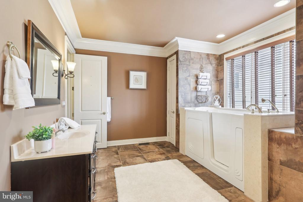 633 Harpers Ln