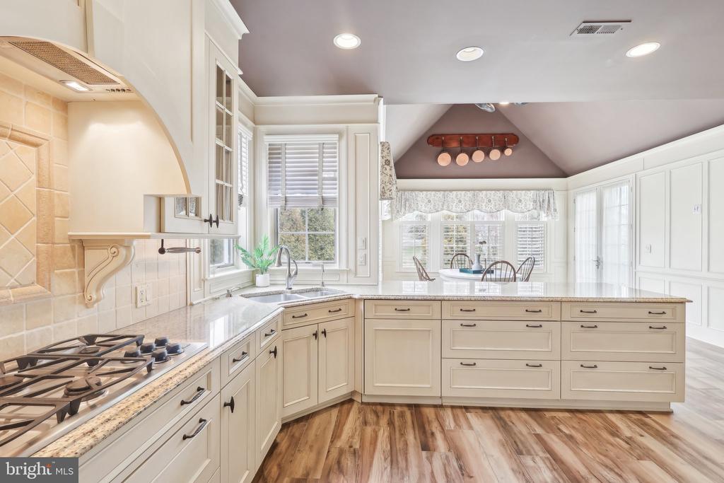633 Harpers Ln