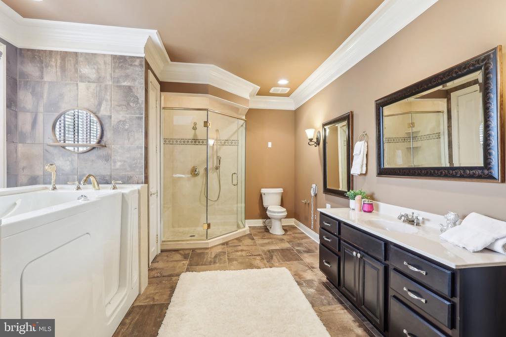 633 Harpers Ln