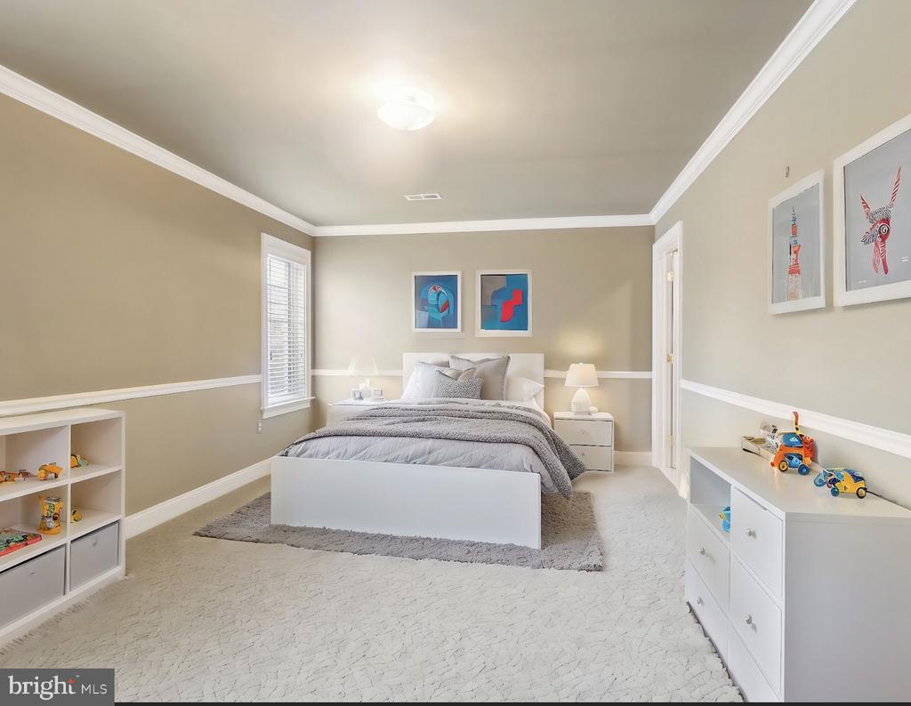 633 Harpers Ln
