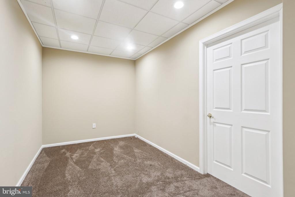633 Harpers Ln