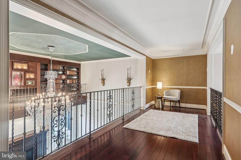 633 Harpers Ln
