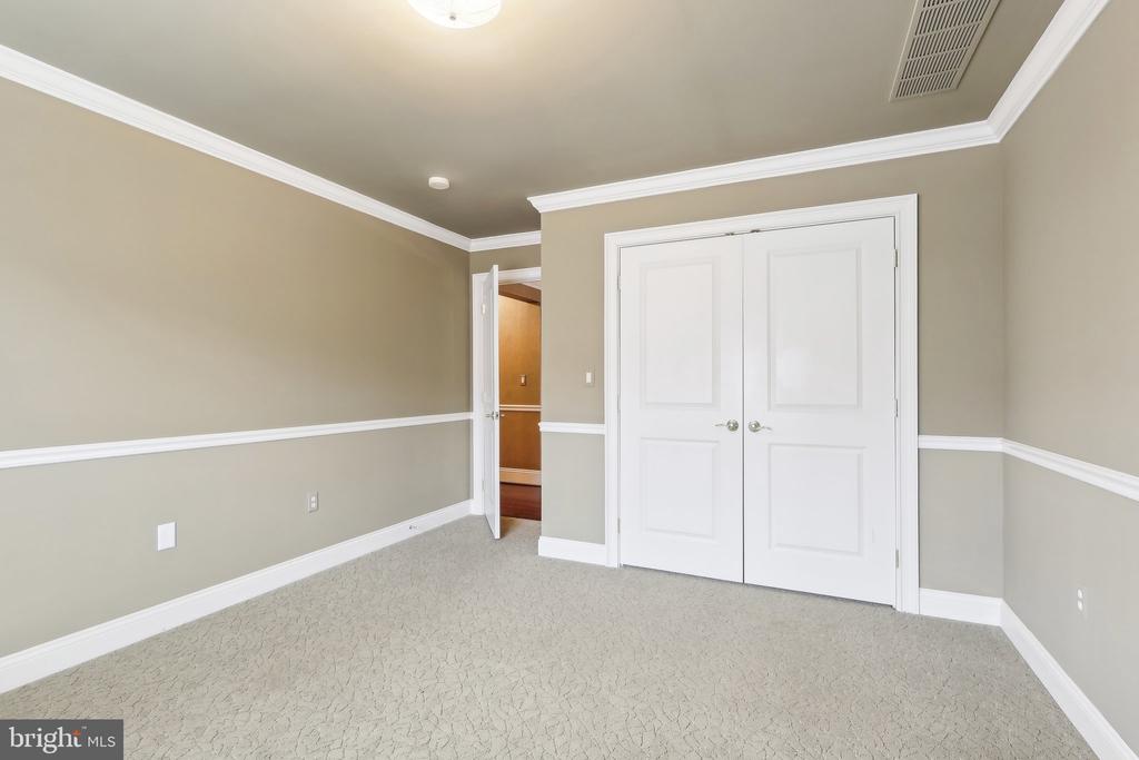 633 Harpers Ln