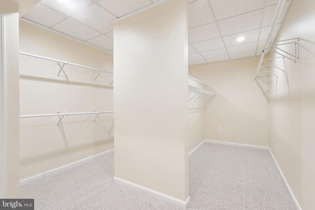 633 Harpers Ln