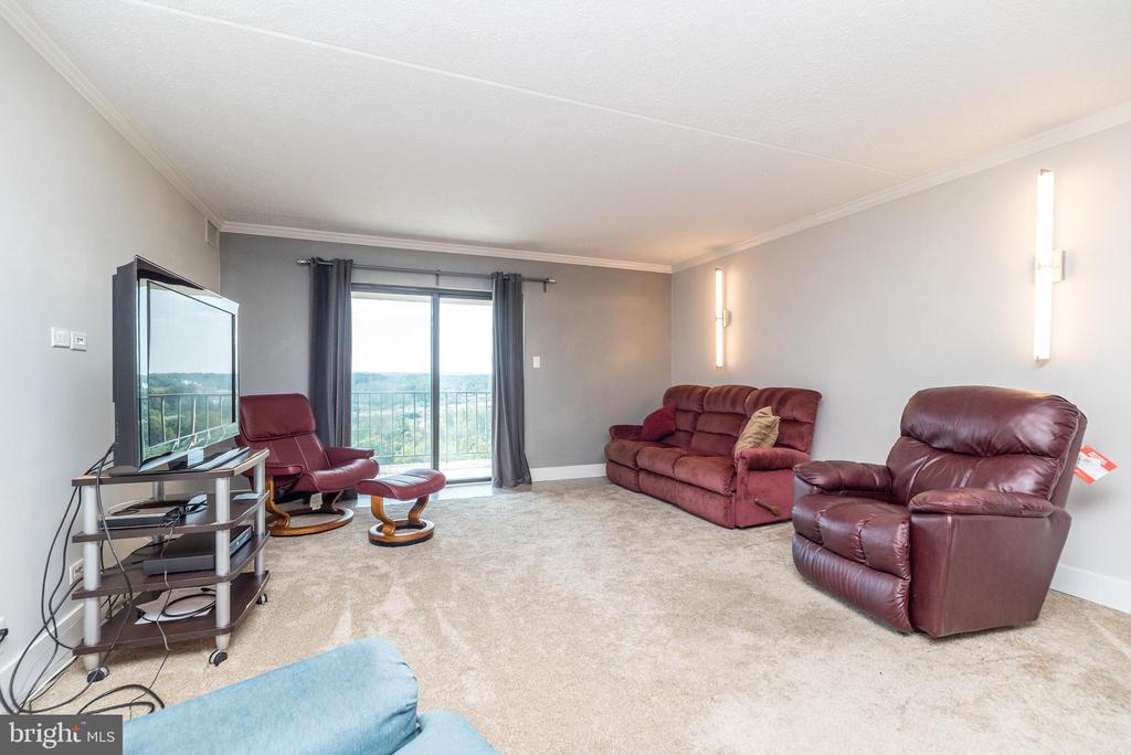 21035 Valley Forge Cir #1035