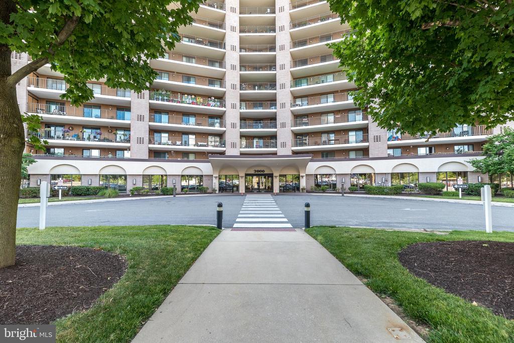 21035 Valley Forge Cir #1035