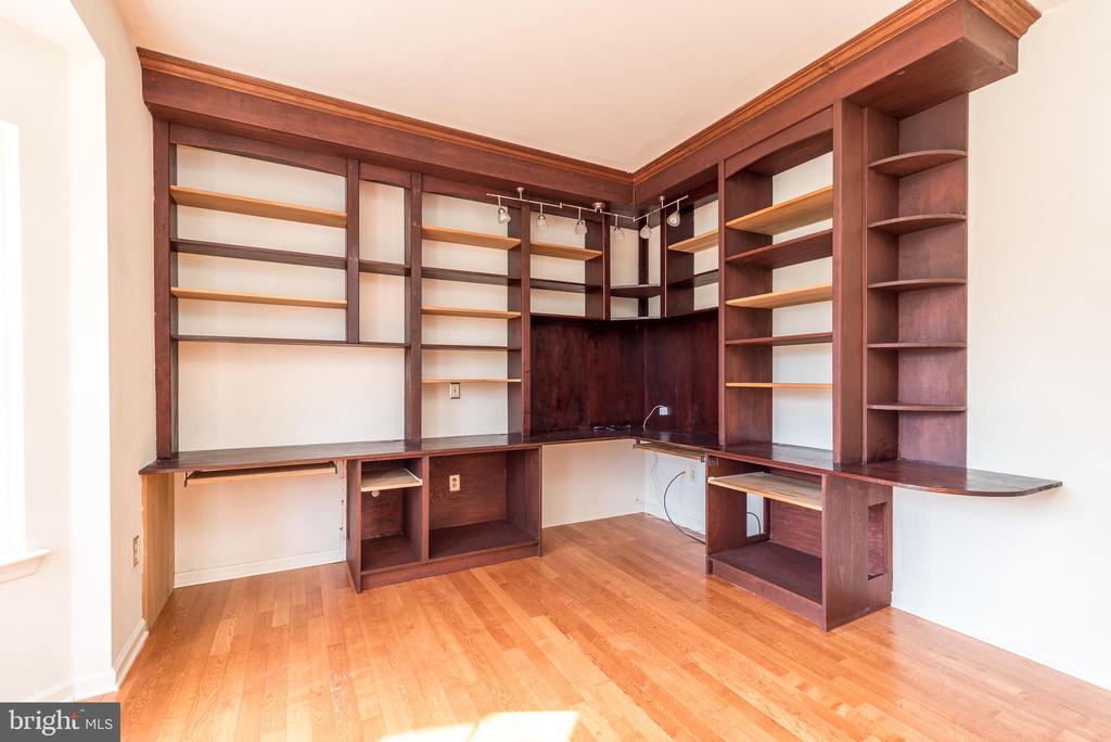 222 Tudor Dr