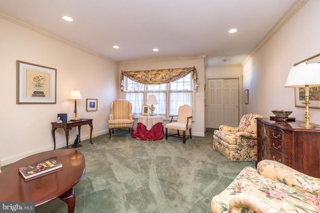 255 Towyn Ct