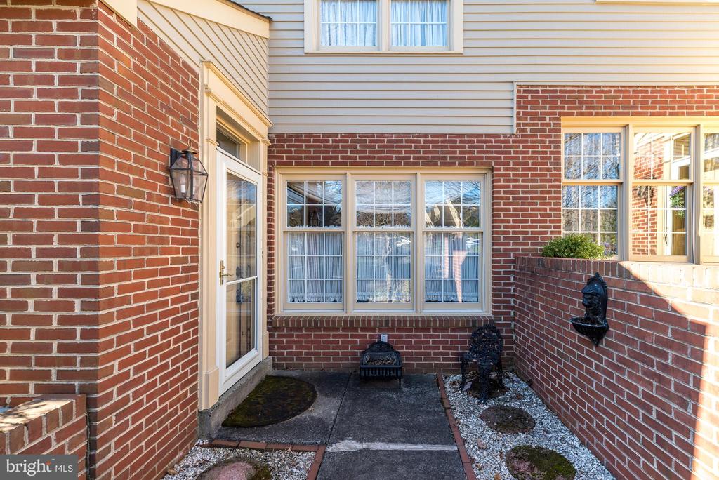 255 Towyn Ct