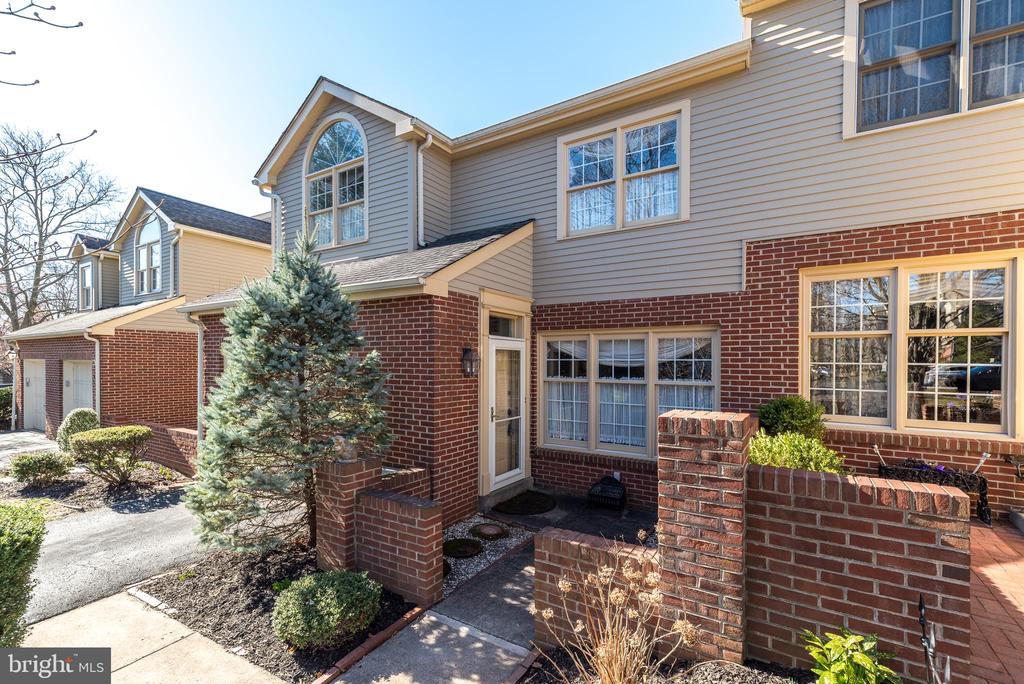255 Towyn Ct