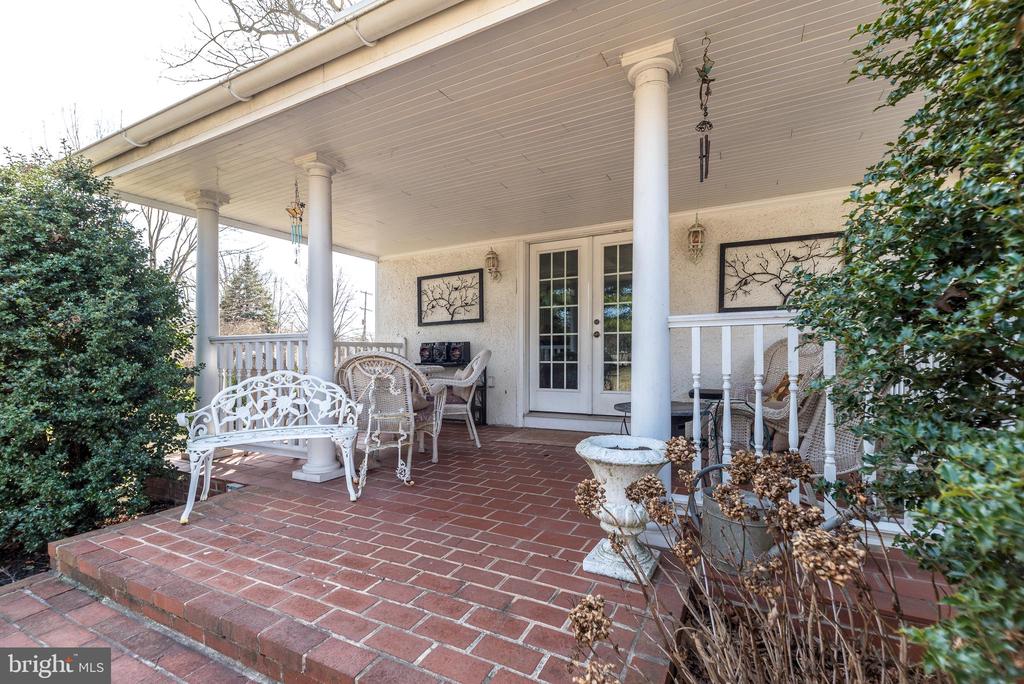 421 S Main St
