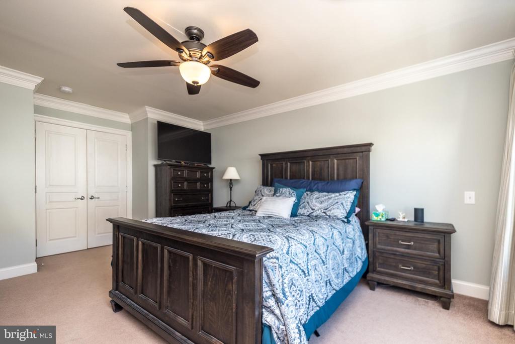 213 Bishop Dr