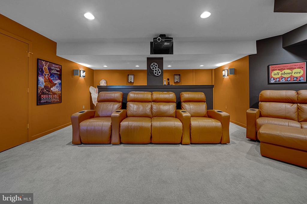 1469 Golden Dr