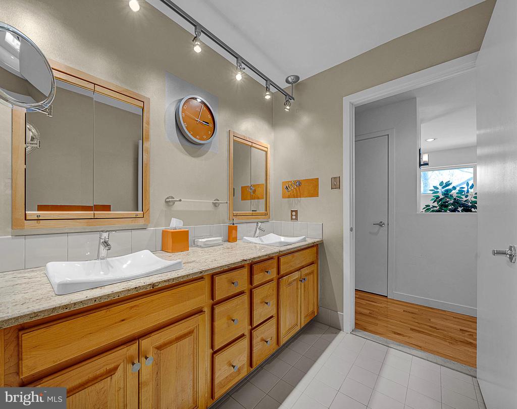 1469 Golden Dr