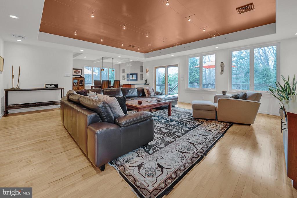 1469 Golden Dr