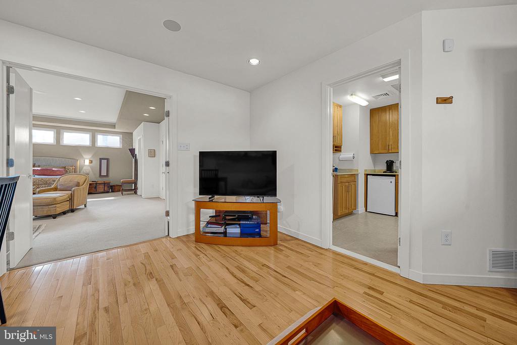 1469 Golden Dr