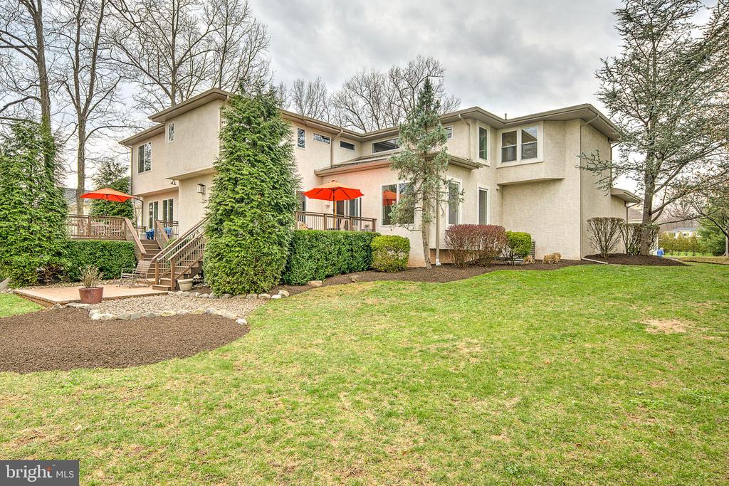 1469 Golden Dr