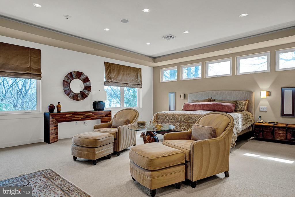 1469 Golden Dr