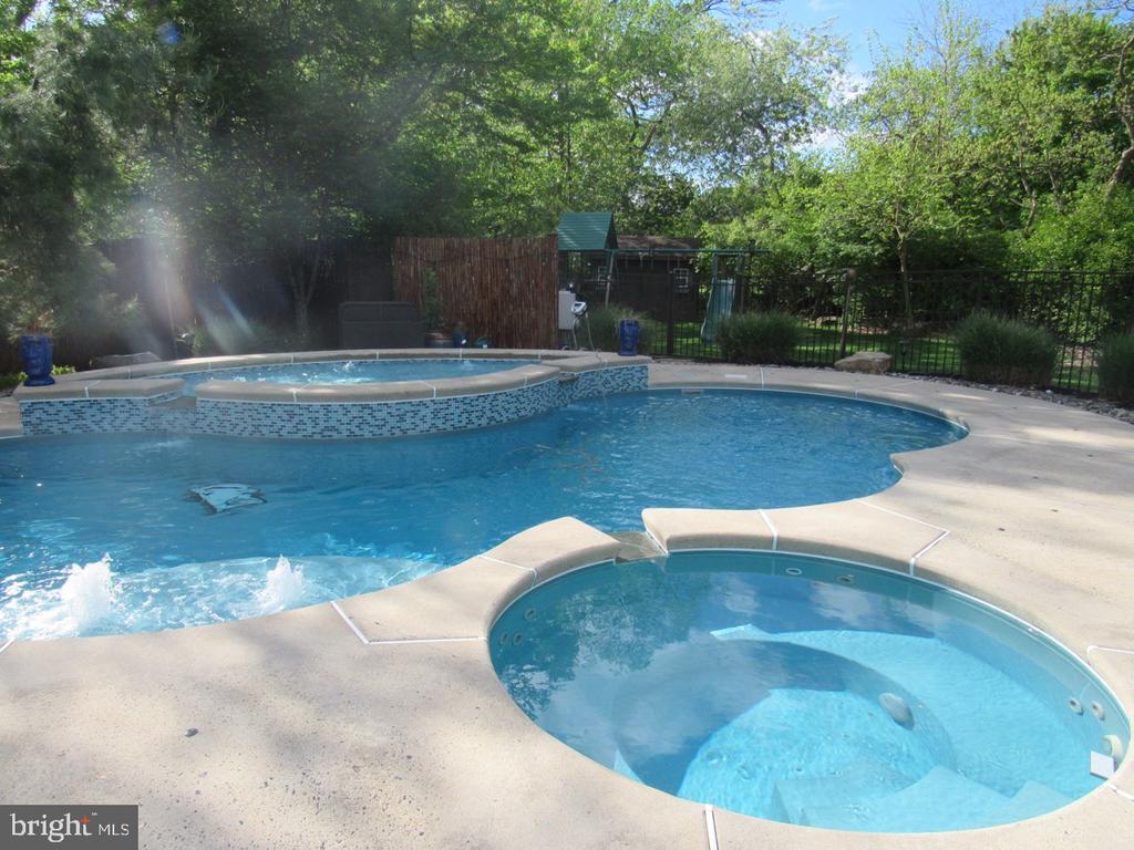 100 Copper Leaf Cir