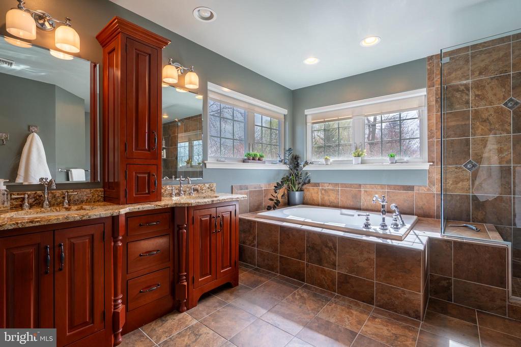 100 Copper Leaf Cir