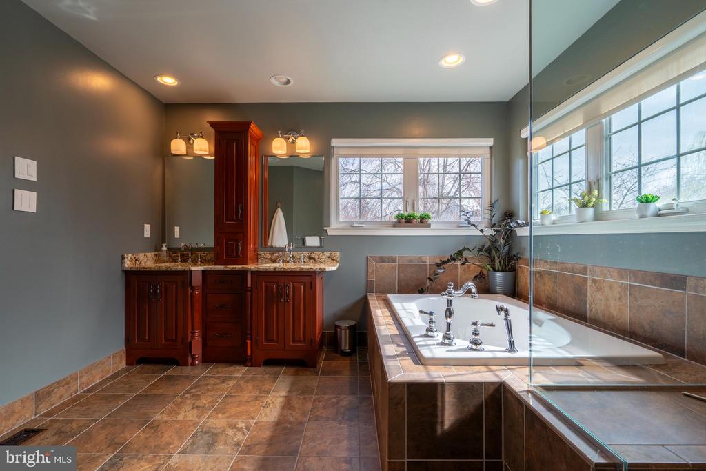 100 Copper Leaf Cir