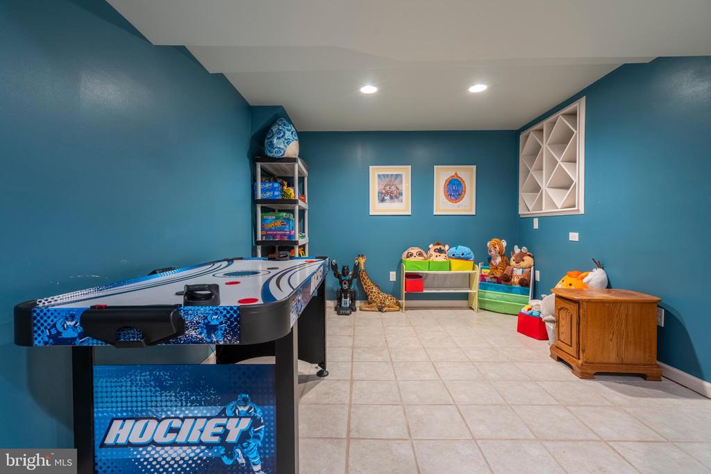 100 Copper Leaf Cir