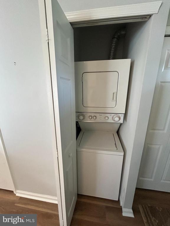 8 BARCLAY CT #203 U-8