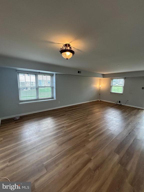 8 BARCLAY CT #203 U-8